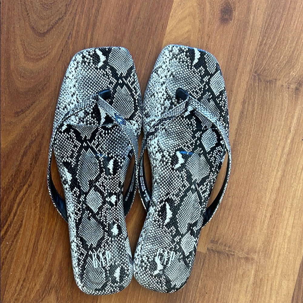 GAP Black and White Snakeskin Flip Flops